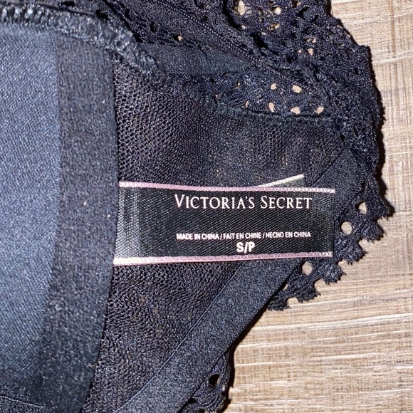 VICTORIAS SECRET LACE LIGHTLY LINED RACRBACK BRA - Picture 4 of 4